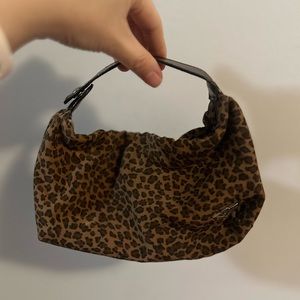 BOTTEGA VENETA Leopard Pouch

Open for offers🎉